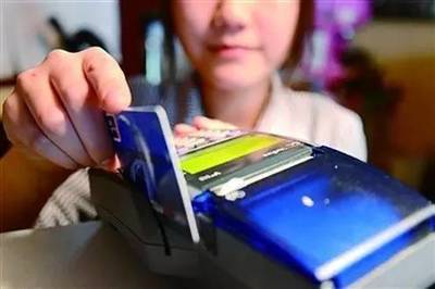第三方支付行业深度分析 蚂蚁集团核心平台“蚂蚁支付”、统一市民服务平台“市民卡生态系统”，线下主流支付方式之卡收单环节竞争态势逐渐演化',